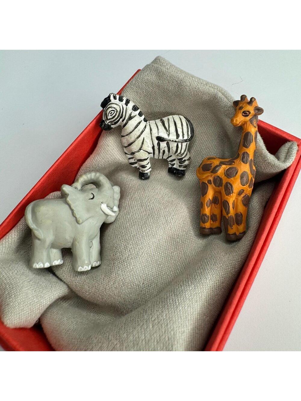 Vintage b/l animal buttons